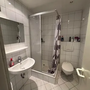 Apartment 50 Qm Zentral In Domnaehe, Cologne