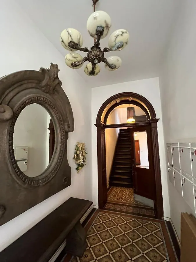 Retro Appartement Im Herzen Von Koeln Deutz Germany